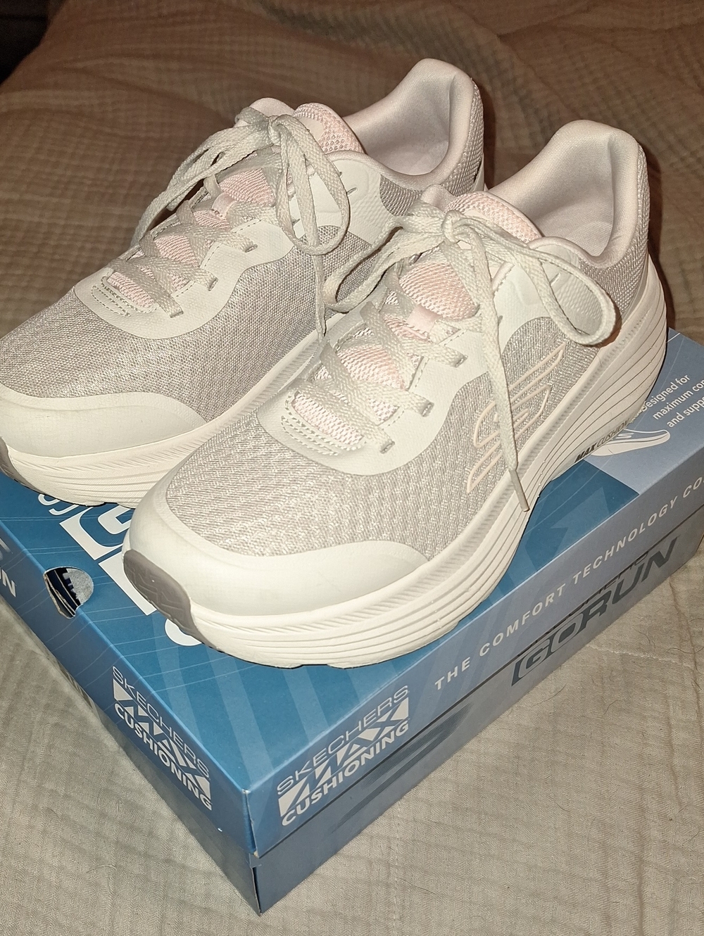 Skechers Women's White and Light Pink Mesh Walking Sneakers